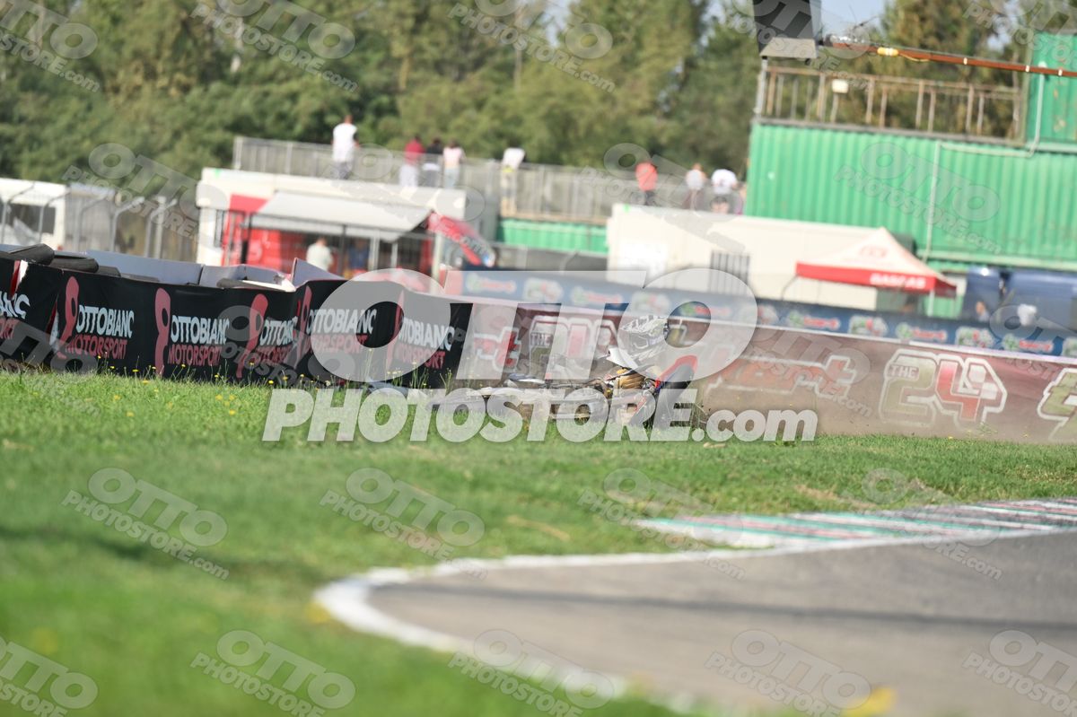 SUPERMOTO 21 RED SUPERMOTO - BLACK YELLOW SUIT - WHITE BLACK GREY HELMET · DSH_3952