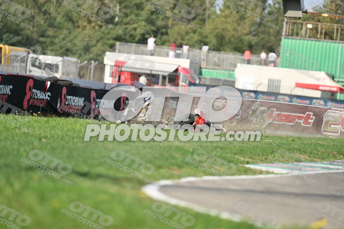 SUPERMOTO 21 RED SUPERMOTO - BLACK YELLOW SUIT - WHITE BLACK GREY HELMET · DSH_3958