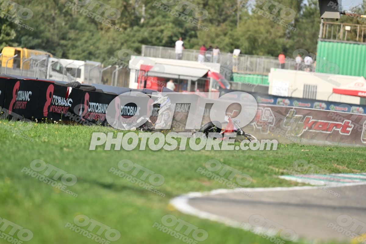 SUPERMOTO 21 RED SUPERMOTO - BLACK YELLOW SUIT - WHITE BLACK GREY HELMET · DSH_3959