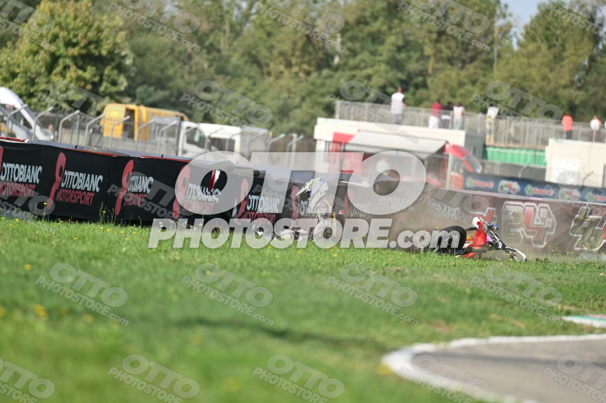 SUPERMOTO 21 RED SUPERMOTO - BLACK YELLOW SUIT - WHITE BLACK GREY HELMET · DSH_3961