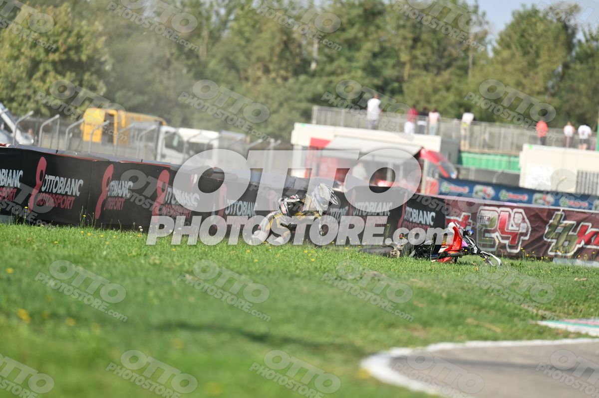 SUPERMOTO 21 RED SUPERMOTO - BLACK YELLOW SUIT - WHITE BLACK GREY HELMET · DSH_3968