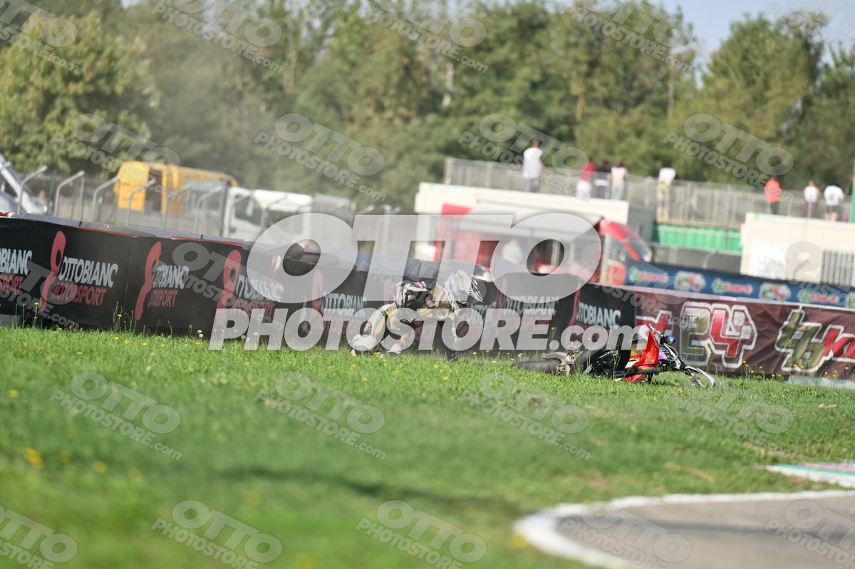 SUPERMOTO 21 RED SUPERMOTO - BLACK YELLOW SUIT - WHITE BLACK GREY HELMET · DSH_3969