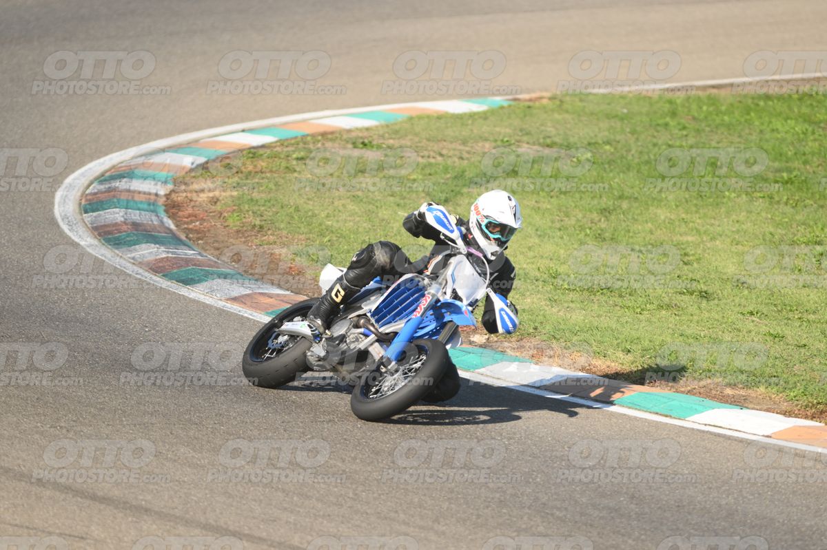 SUPERMOTARD · DSH_3995