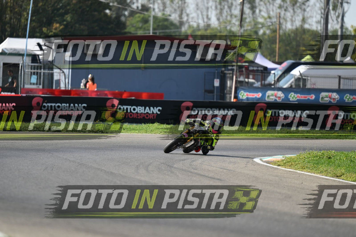 PITBIKE - SCOOTER GIALLO FLUO - CASCO ROSA · DSH_3999