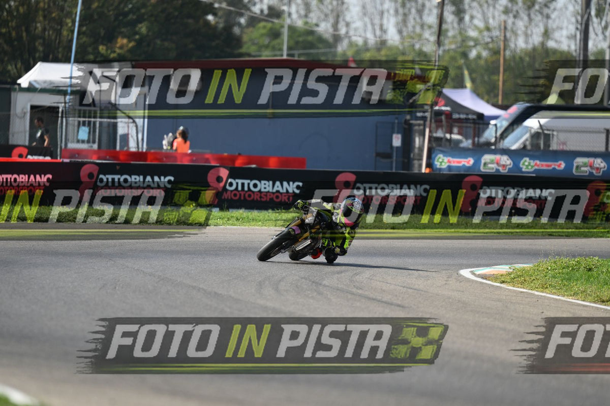 PITBIKE - SCOOTER GIALLO FLUO - CASCO ROSA · DSH_4000
