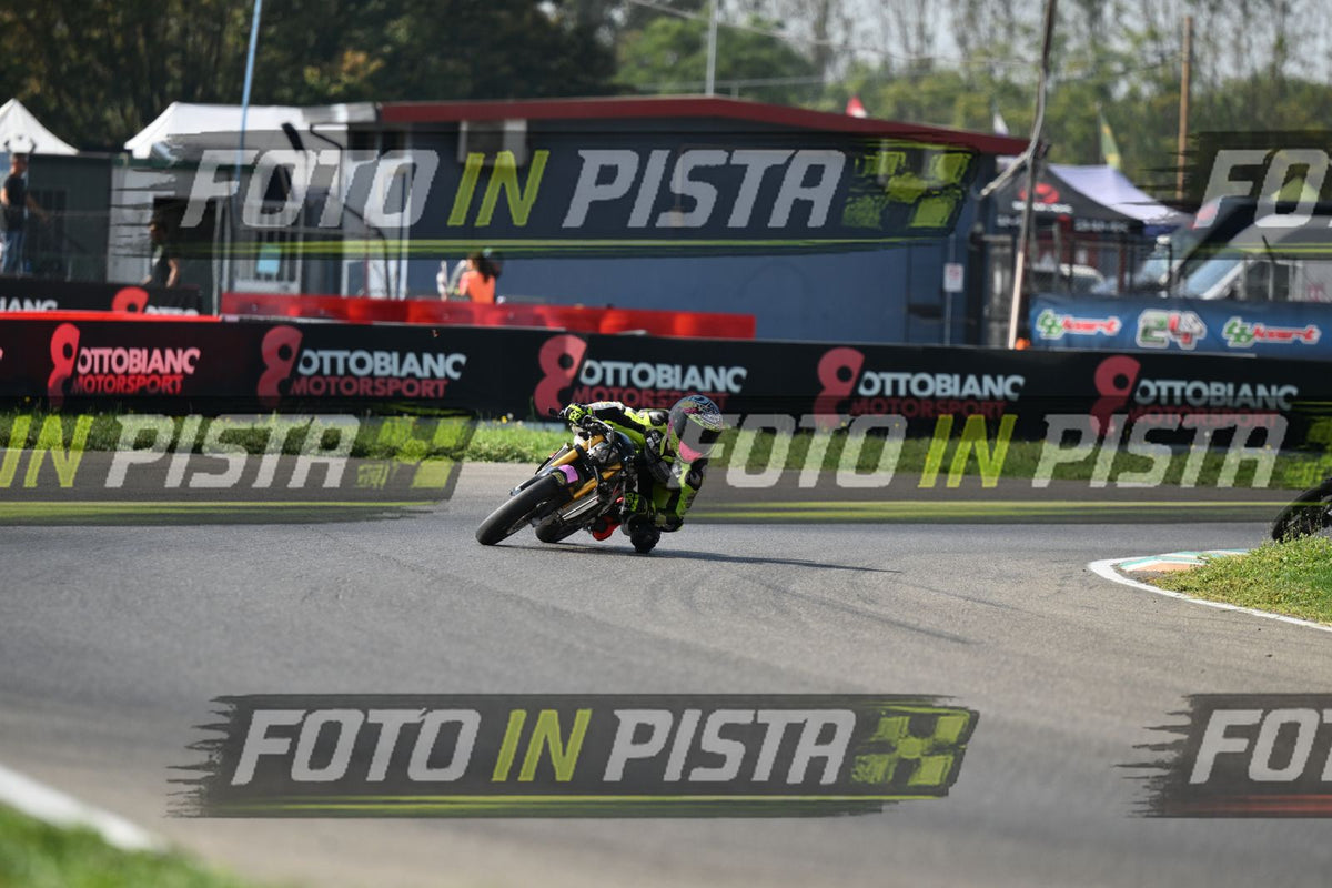 PITBIKE - SCOOTER GIALLO FLUO - CASCO ROSA · DSH_4001