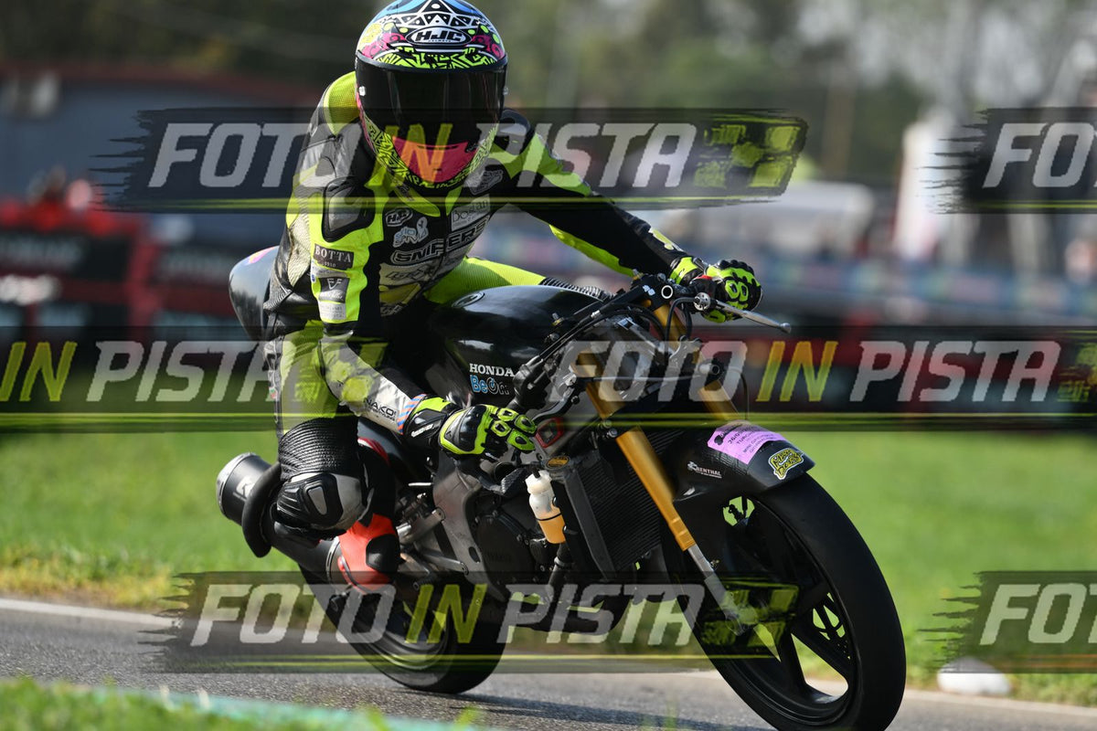 PITBIKE - SCOOTER GIALLO FLUO - CASCO ROSA · DSH_4150