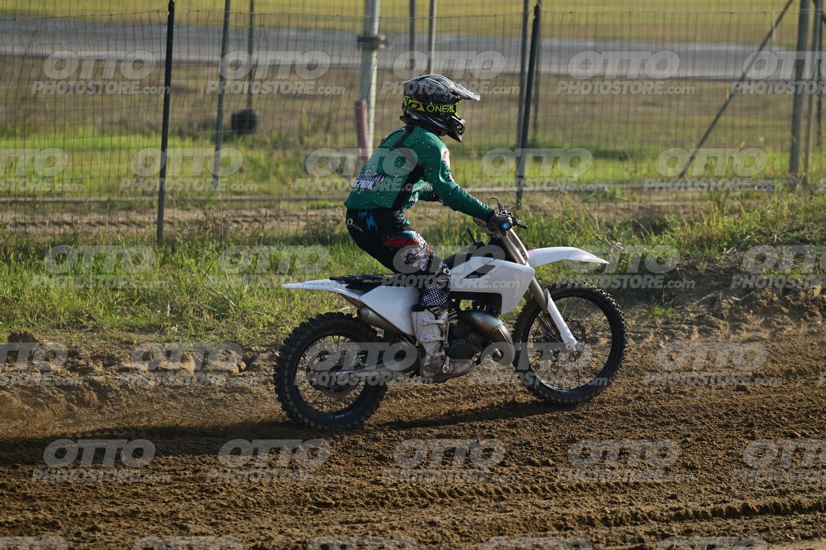 KID WHITE GREEN · DSH_4222