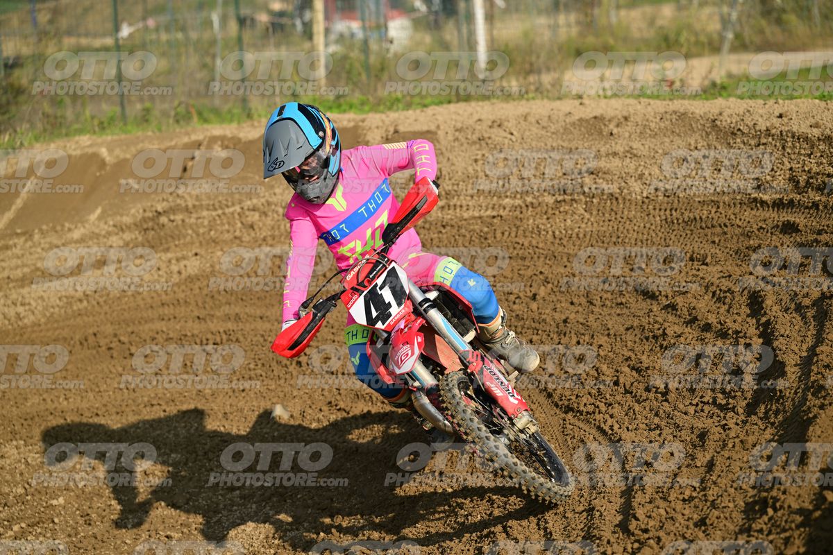 KID 41 · DSH_4240