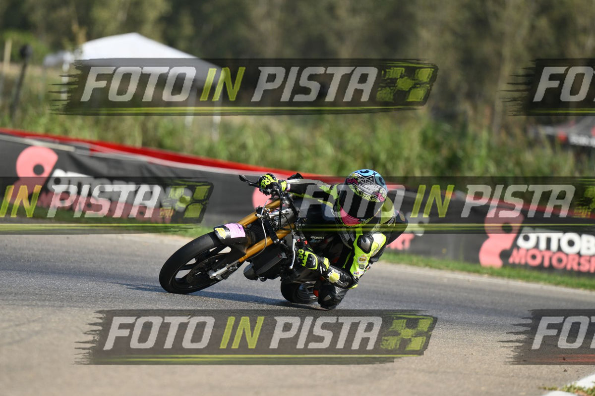 PITBIKE - SCOOTER GIALLO FLUO - CASCO ROSA · DSH_4272