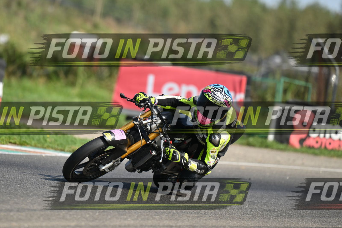 PITBIKE - SCOOTER GIALLO FLUO - CASCO ROSA · DSH_4277
