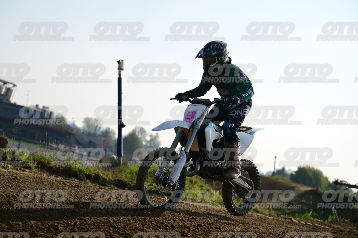 KID WHITE GREEN · DSH_4375