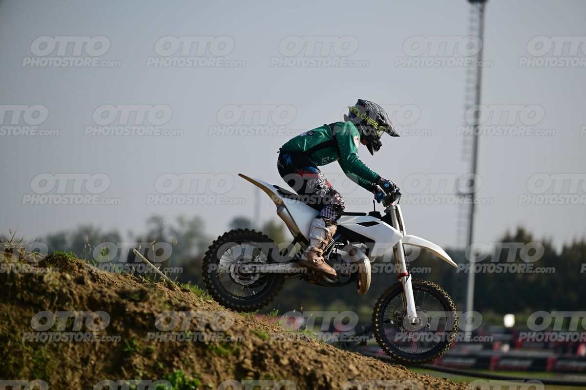 KID WHITE GREEN · DSH_4381