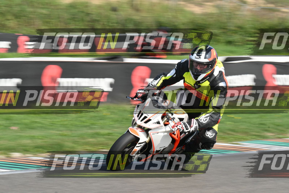 PITBIKE - SCOOTER OHVALE BIANCA - TUTA BERIK · DSH_4415