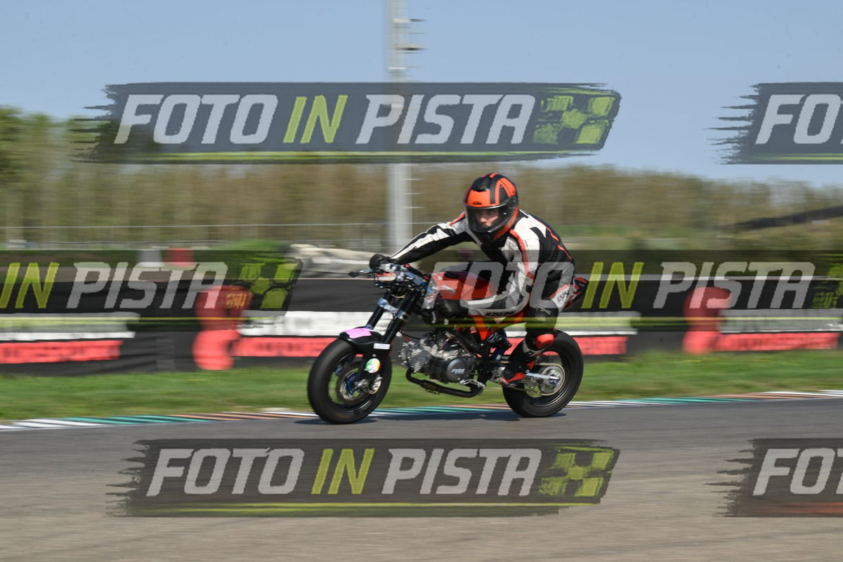 PITBIKE - SCOOTER PIT ROSSA NERA - CASCO NERO ARANCIO · DSH_4570