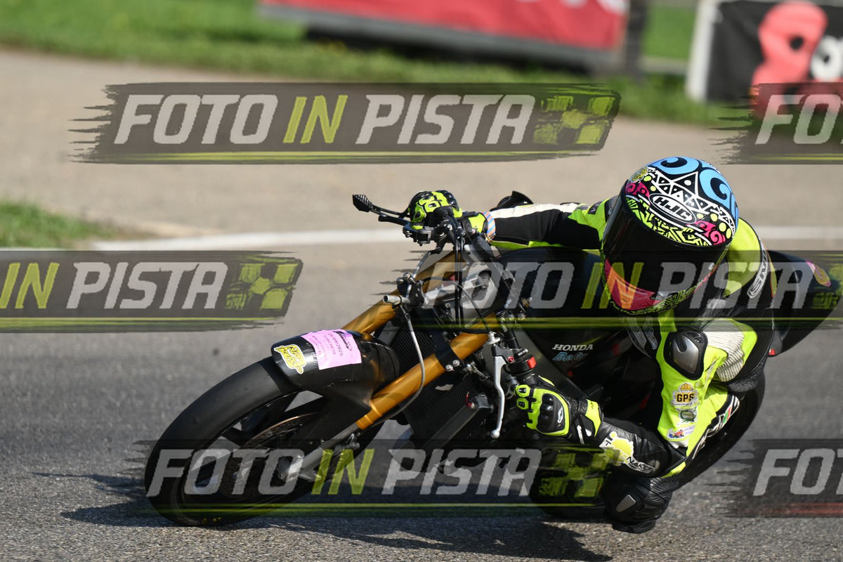 PITBIKE - SCOOTER GIALLO FLUO - CASCO ROSA · DSH_4758