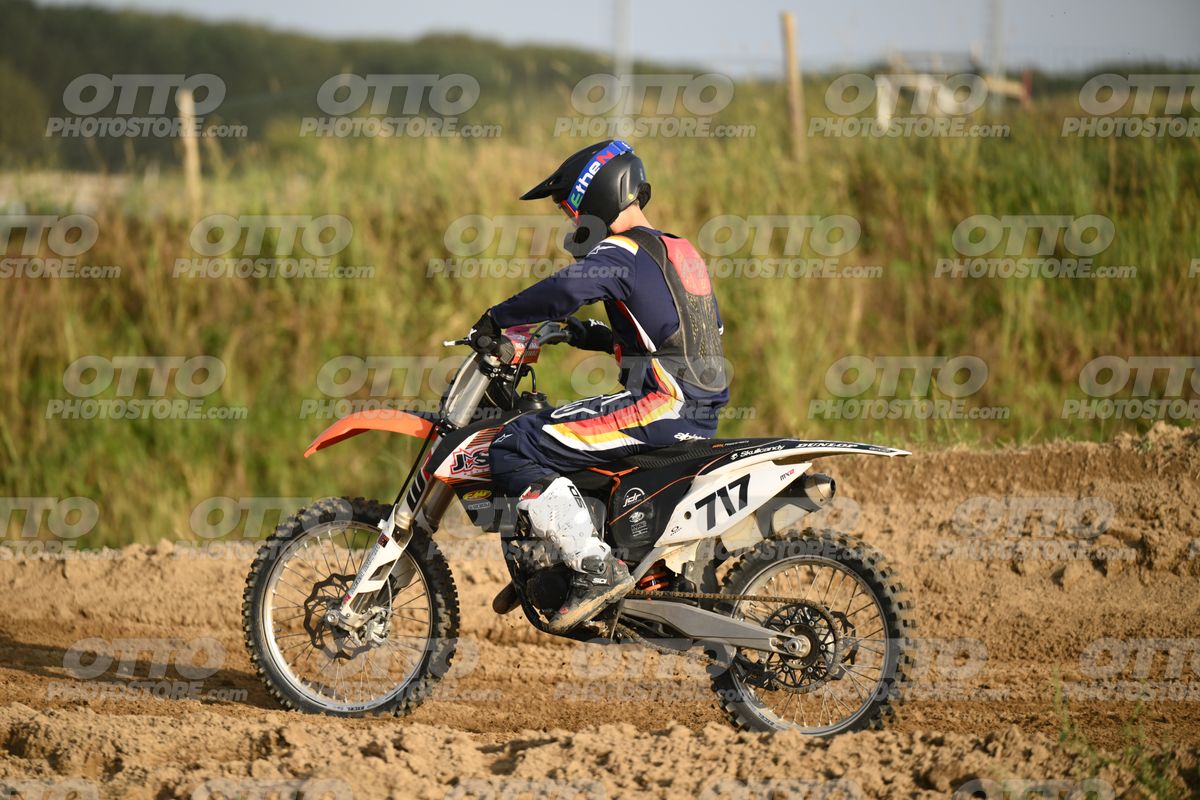 717 · DSH_4789