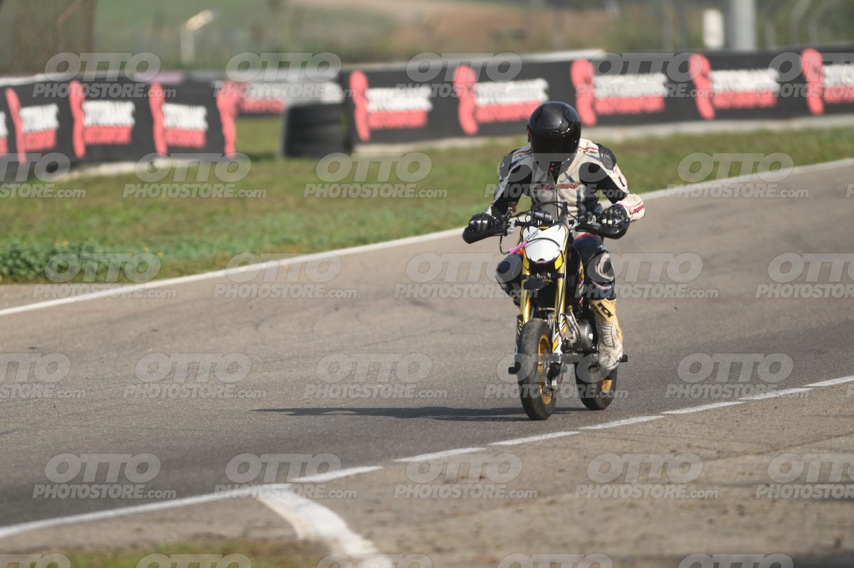 PITBIKE WHITE black - PITBIKE · DSH_4837