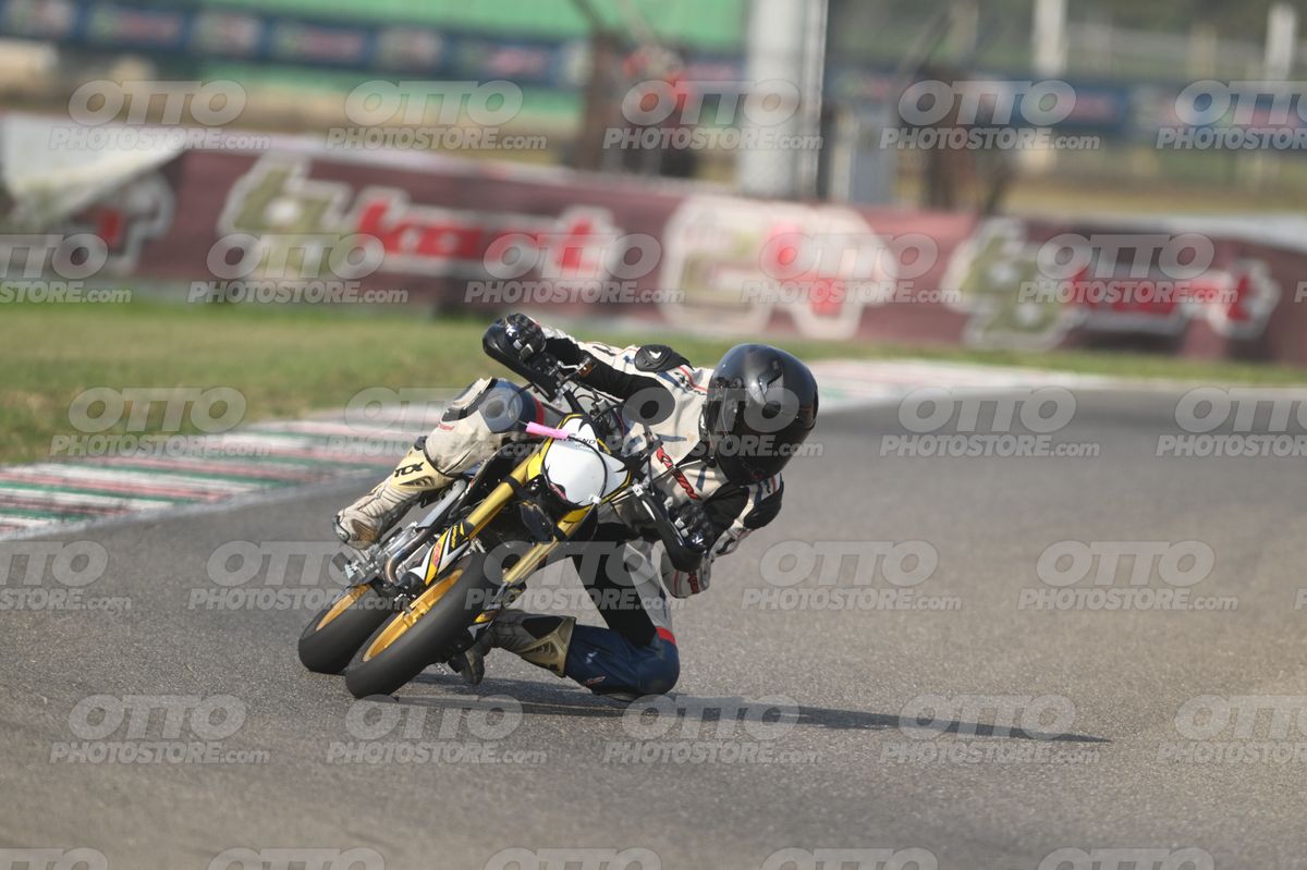 PITBIKE WHITE black - PITBIKE · DSH_4925