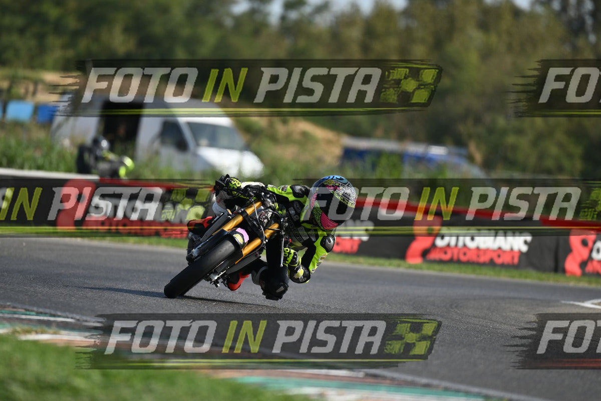 PITBIKE - SCOOTER GIALLO FLUO - CASCO ROSA · DSH_5054