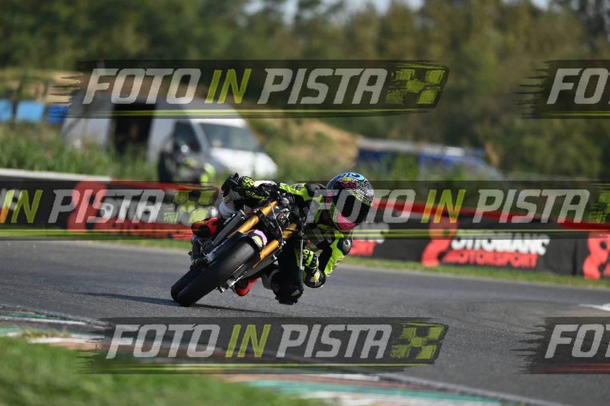 PITBIKE - SCOOTER GIALLO FLUO - CASCO ROSA · DSH_5055