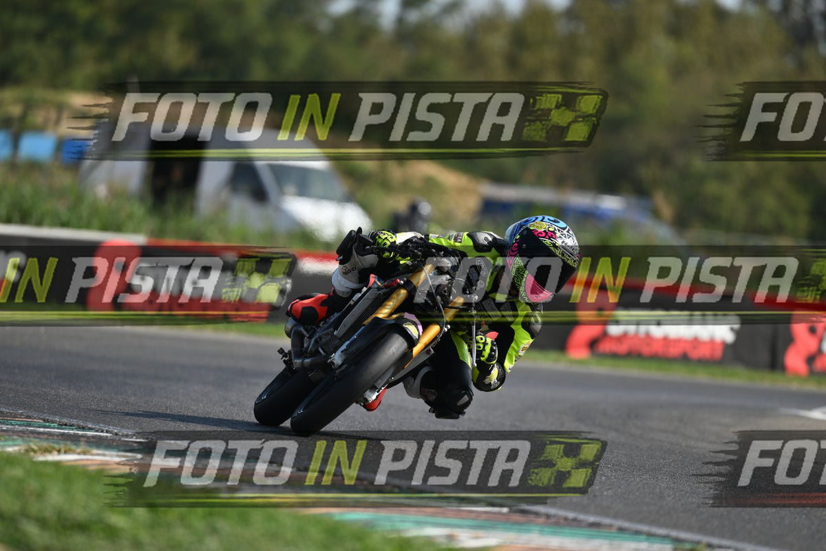 PITBIKE - SCOOTER GIALLO FLUO - CASCO ROSA · DSH_5057