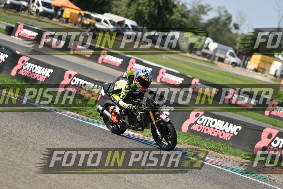 PITBIKE - SCOOTER GIALLO FLUO - CASCO ROSA · DSH_5067