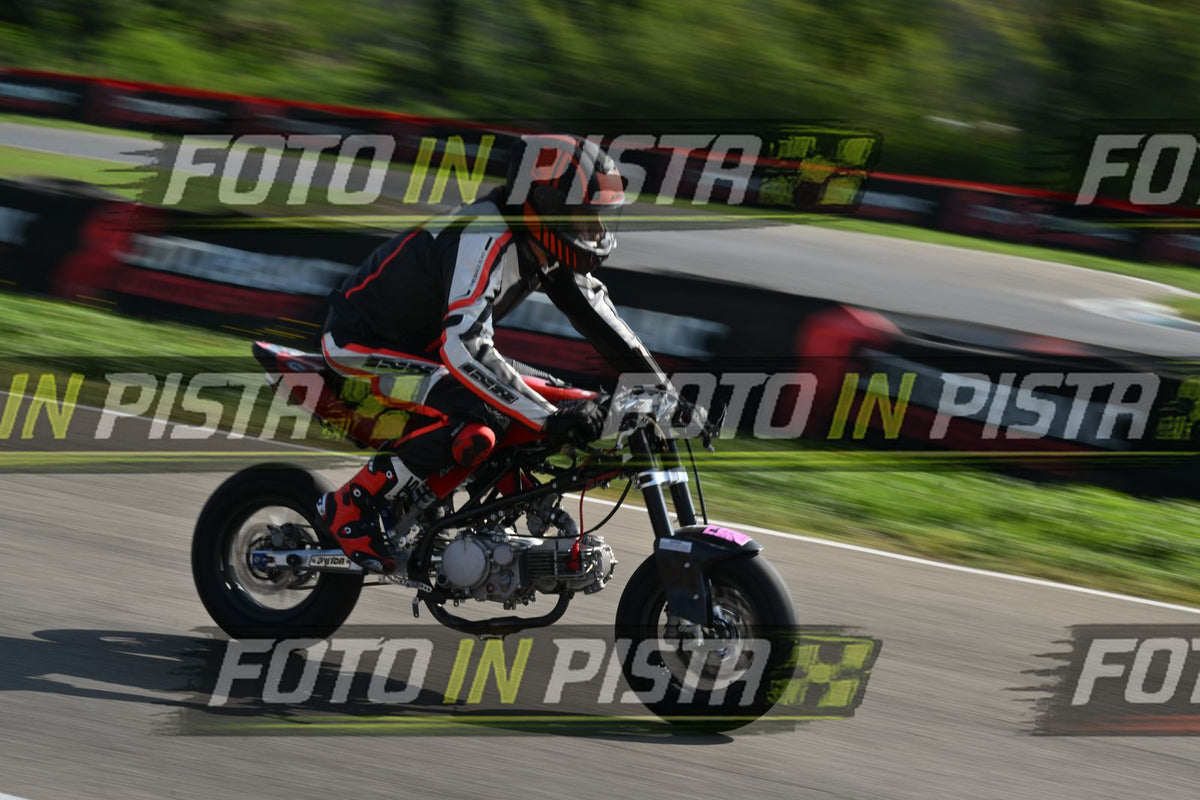PITBIKE - SCOOTER PIT ROSSA NERA - CASCO NERO ARANCIO · DSH_5184