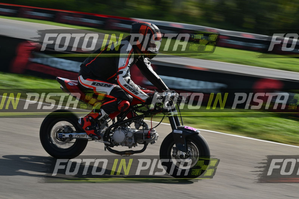 PITBIKE - SCOOTER PIT ROSSA NERA - CASCO NERO ARANCIO · DSH_5185