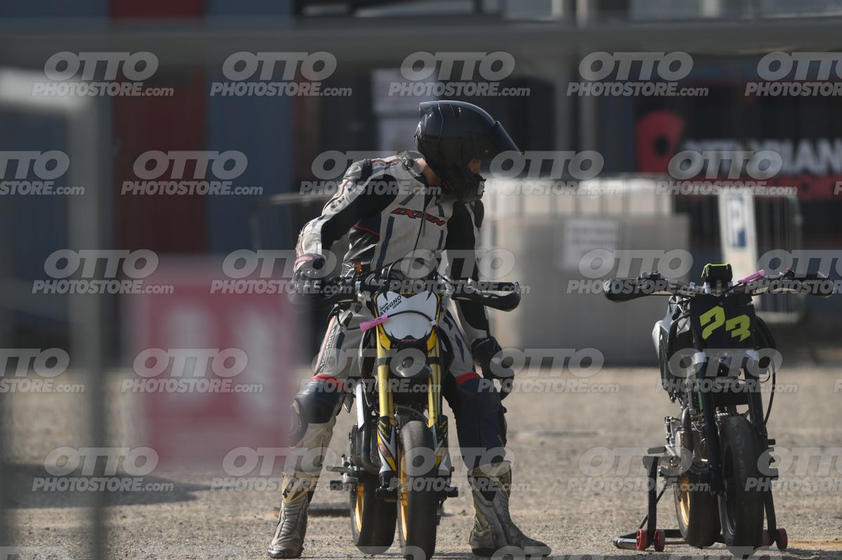 PITBIKE WHITE black - PITBIKE · DSH_5211