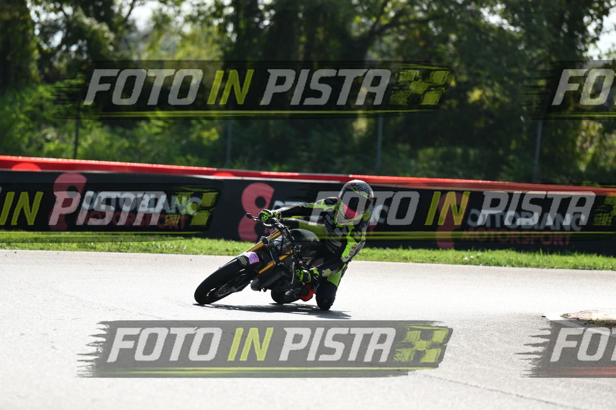 PITBIKE - SCOOTER GIALLO FLUO - CASCO ROSA · DSH_5387