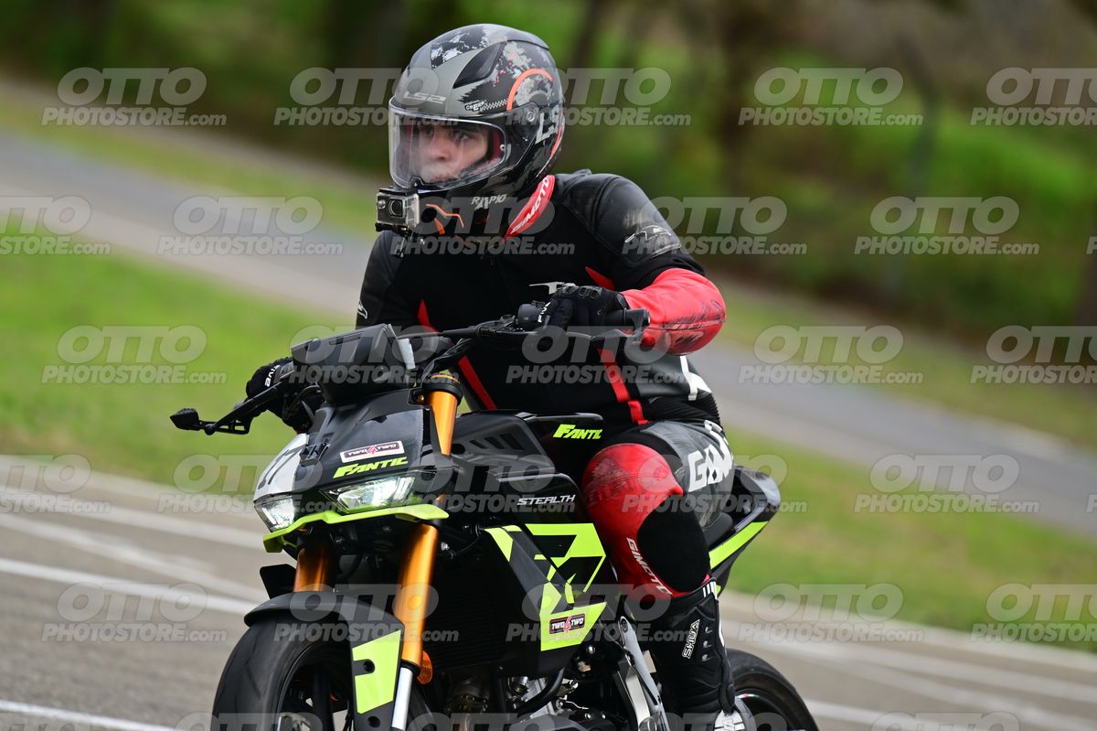 PITBIKE - SCOOTER 17 · DSH_6043