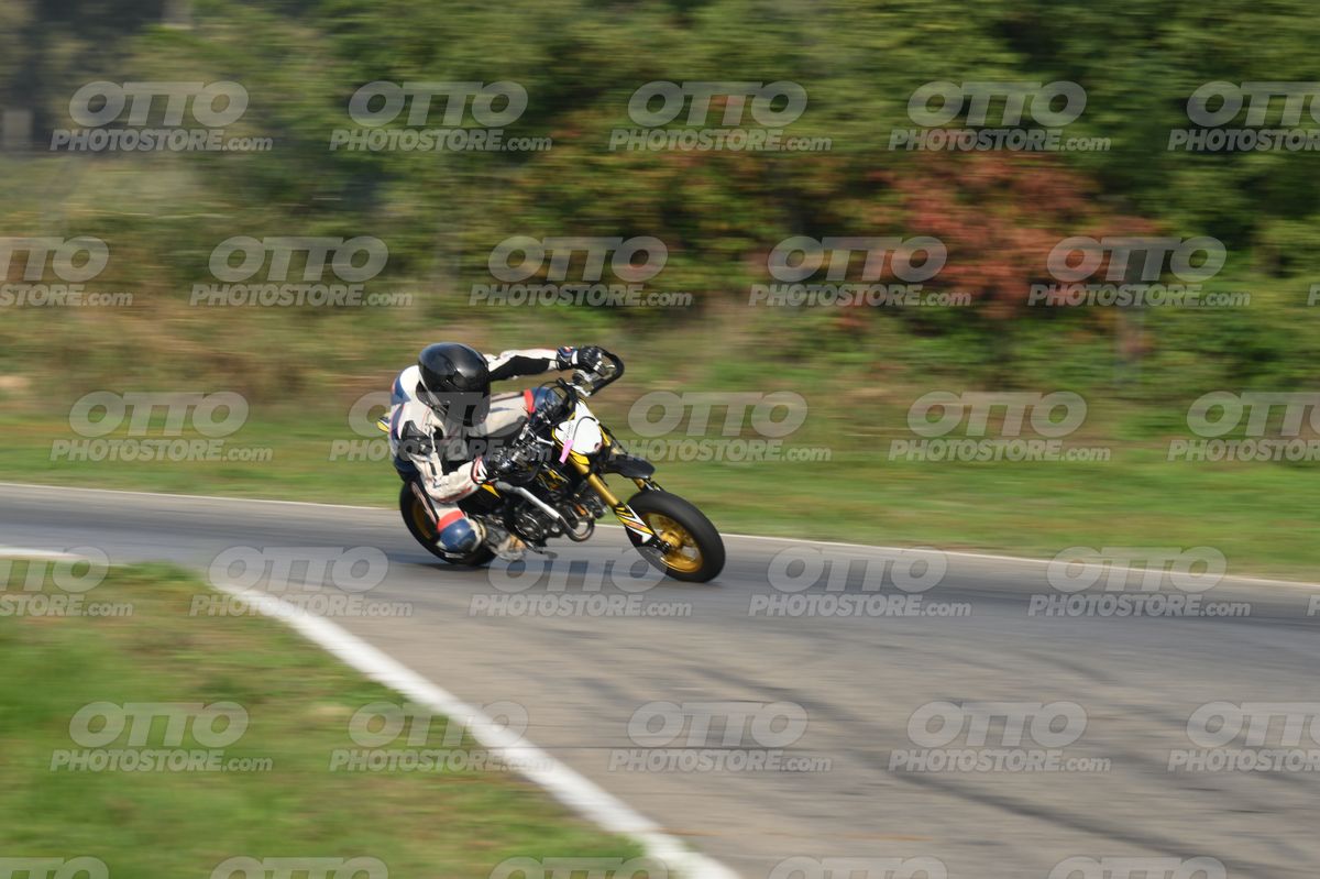 PITBIKE WHITE black - PITBIKE · DSH_6144