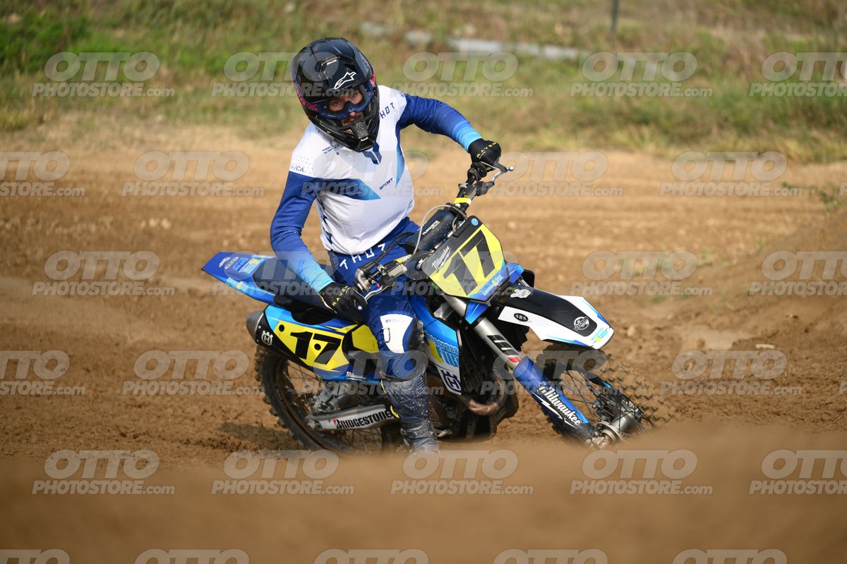 17 · DSH_6489