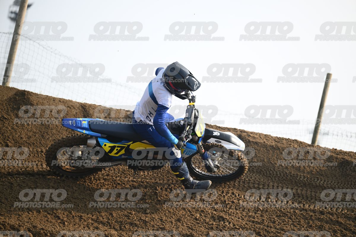17 · DSH_6592