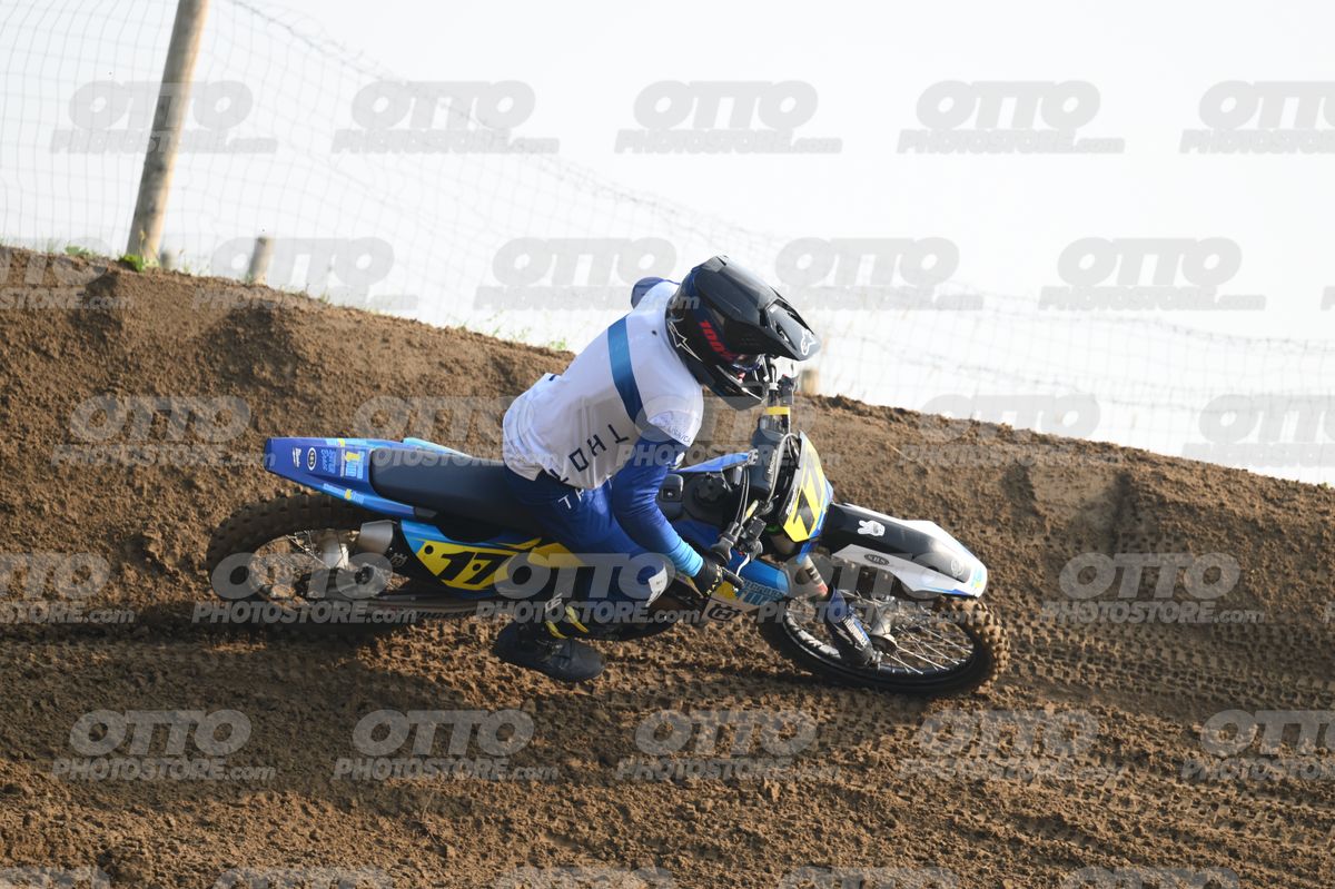 17 · DSH_6698