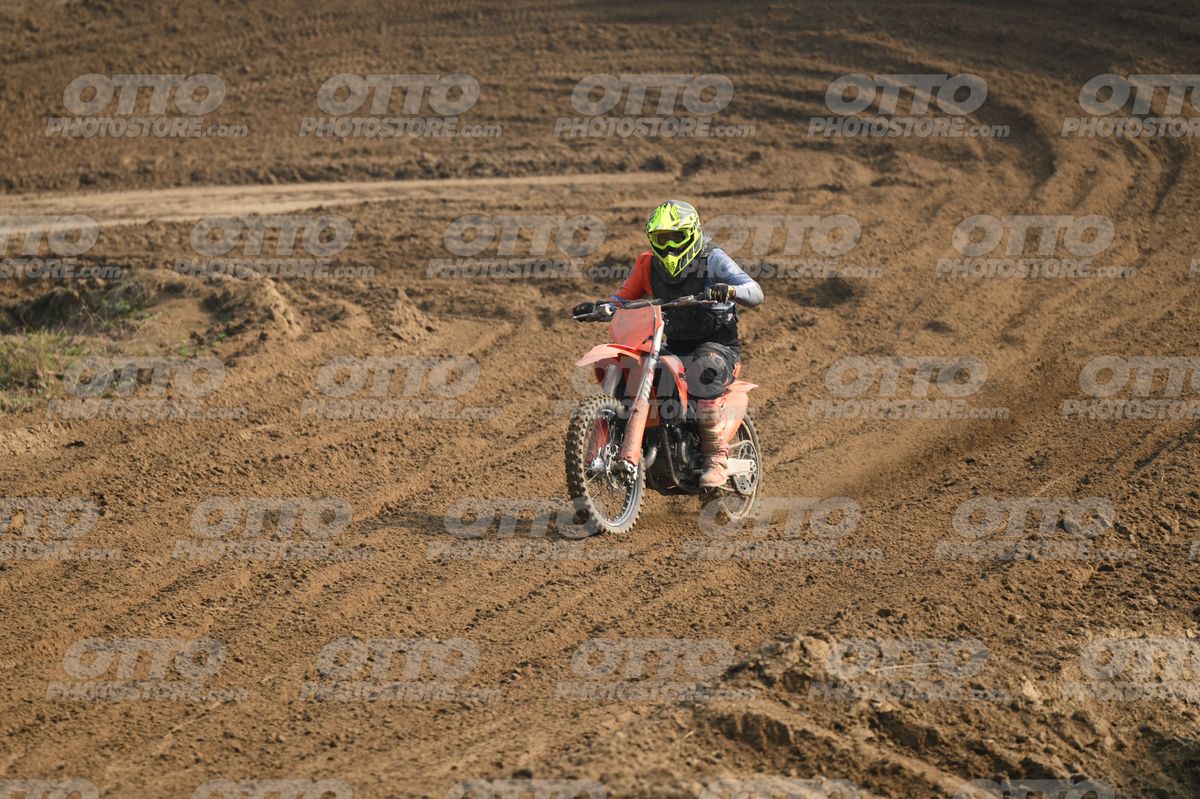 0 - KTM NO GRP (yellow helmet) · DSH_6746