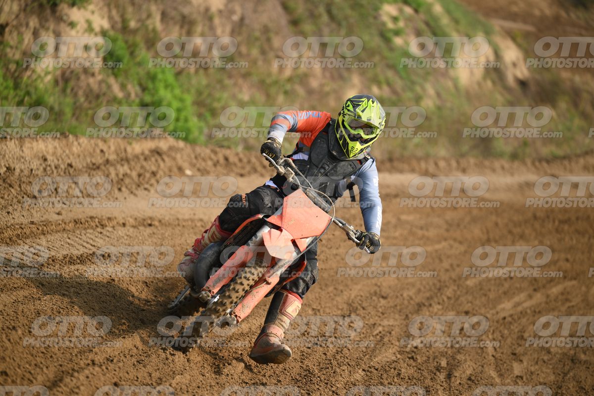 0 - KTM NO GRP (yellow helmet) · DSH_6750