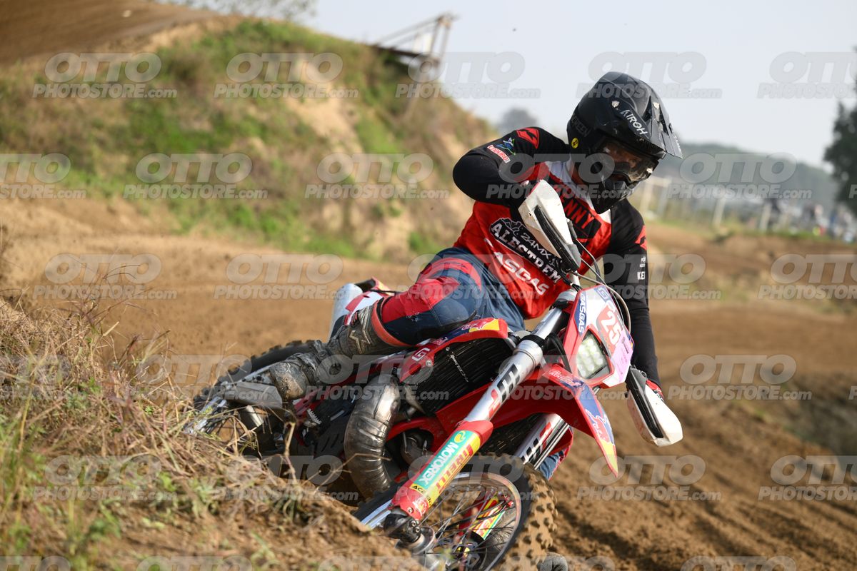 25 · DSH_6797