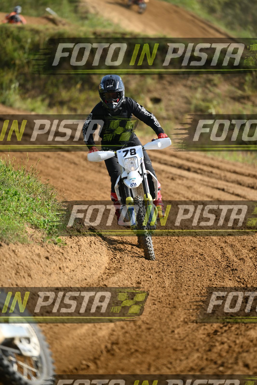 78 · DSH_6894