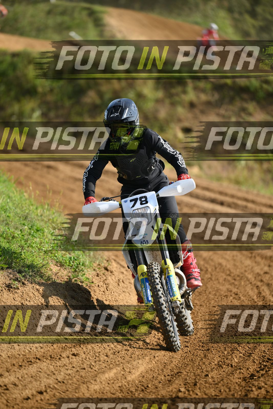 78 · DSH_6899