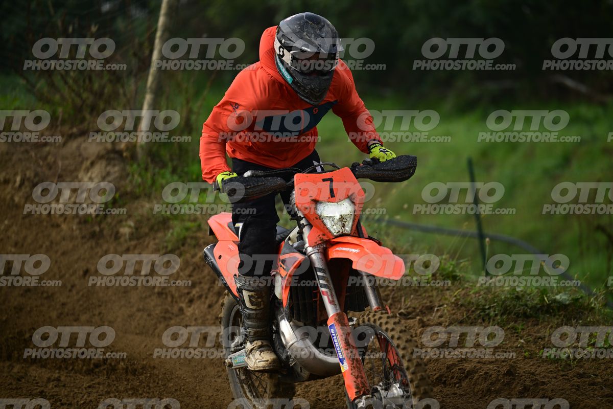 7 · DSH_6943