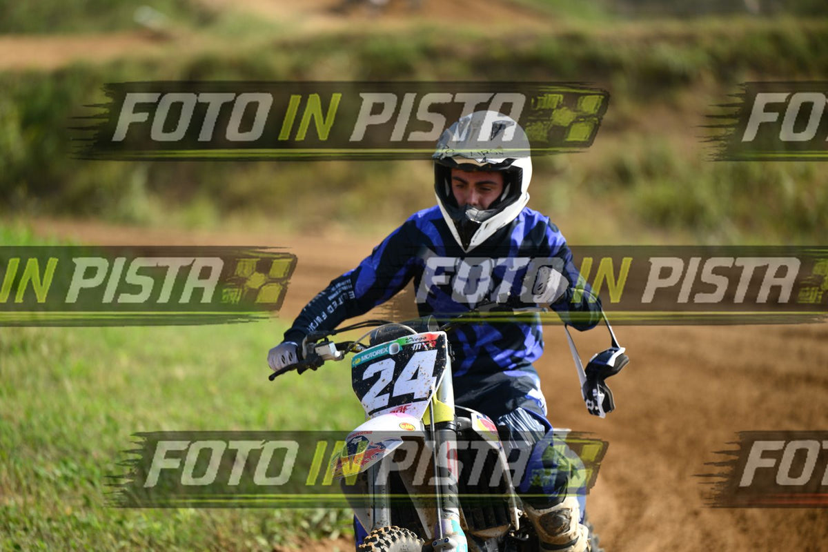 24 · DSH_7003