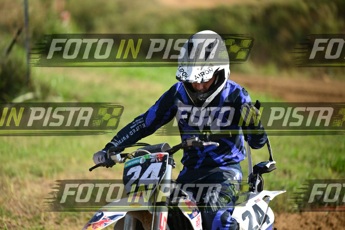 24 · DSH_7005