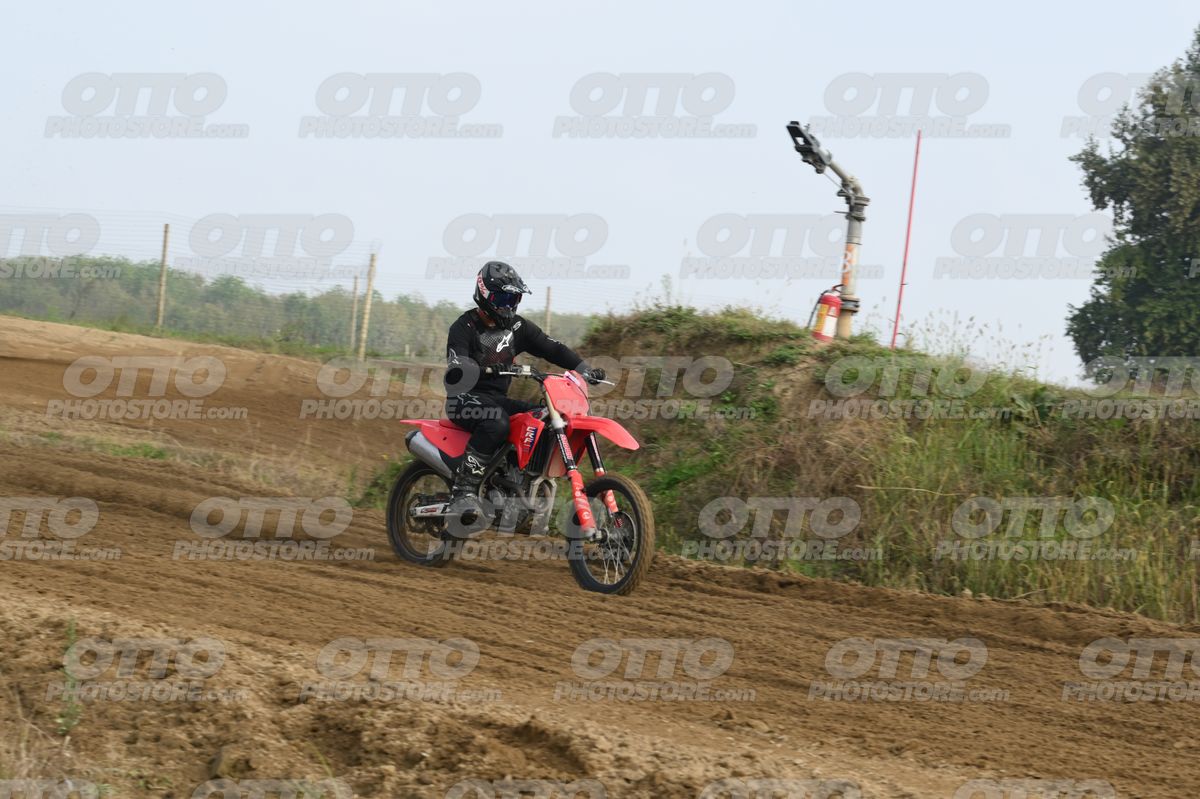 0 CRF - BLACK · DSH_7575