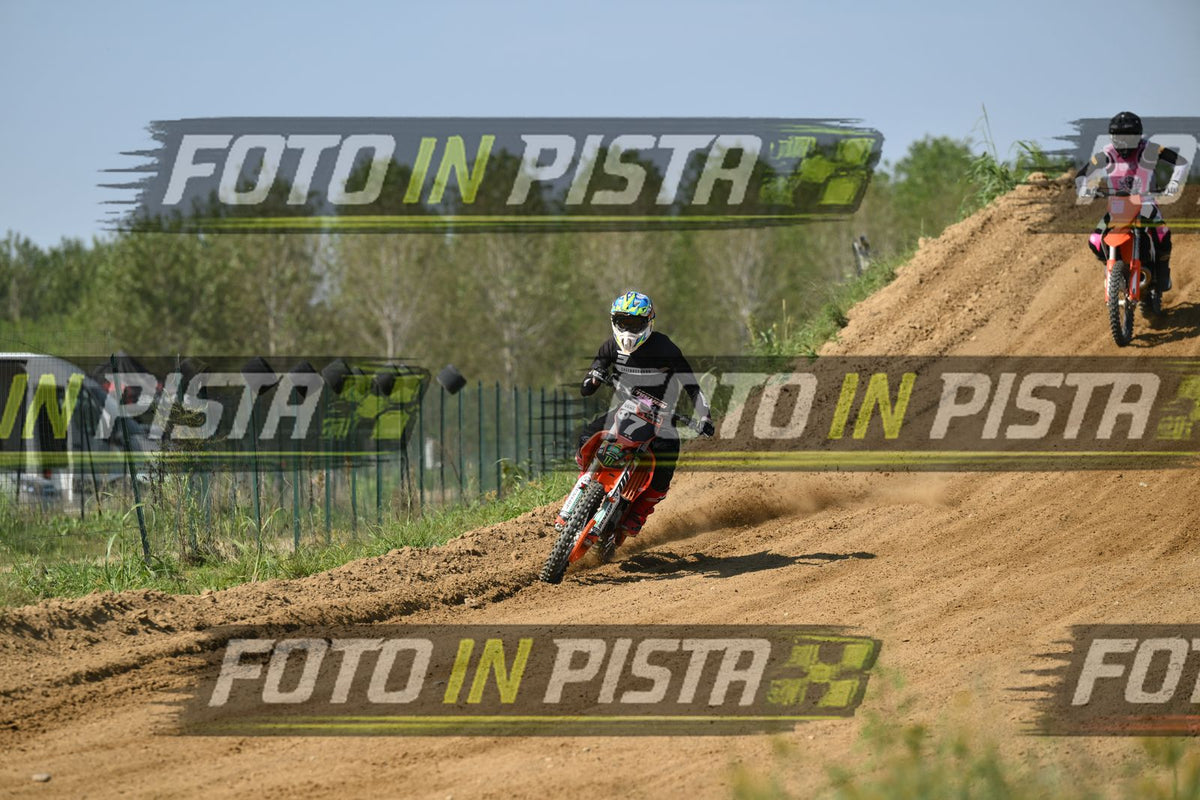 7 · DSH_7644