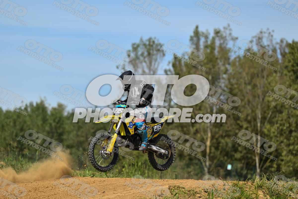 215 · DSH_7702