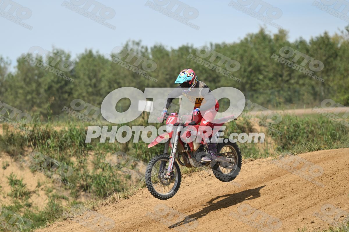 17 · DSH_7722