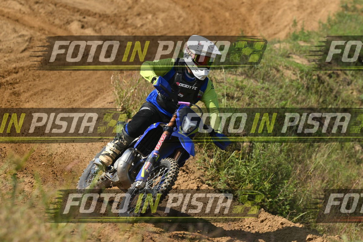 BLUE BIKE FARO - WHITE HELMET YELLOW SHIRT · DSH_7748