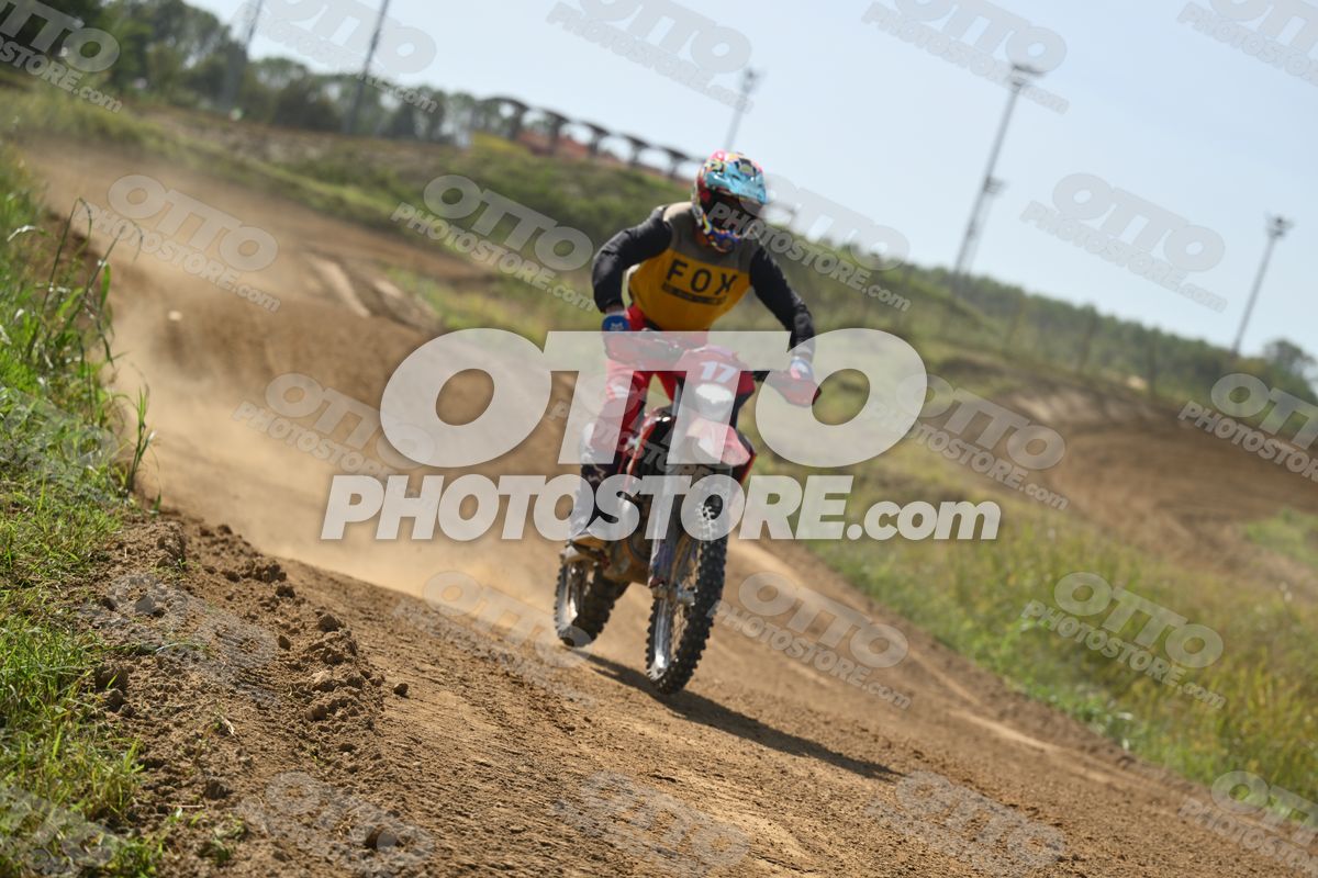 17 · DSH_7805